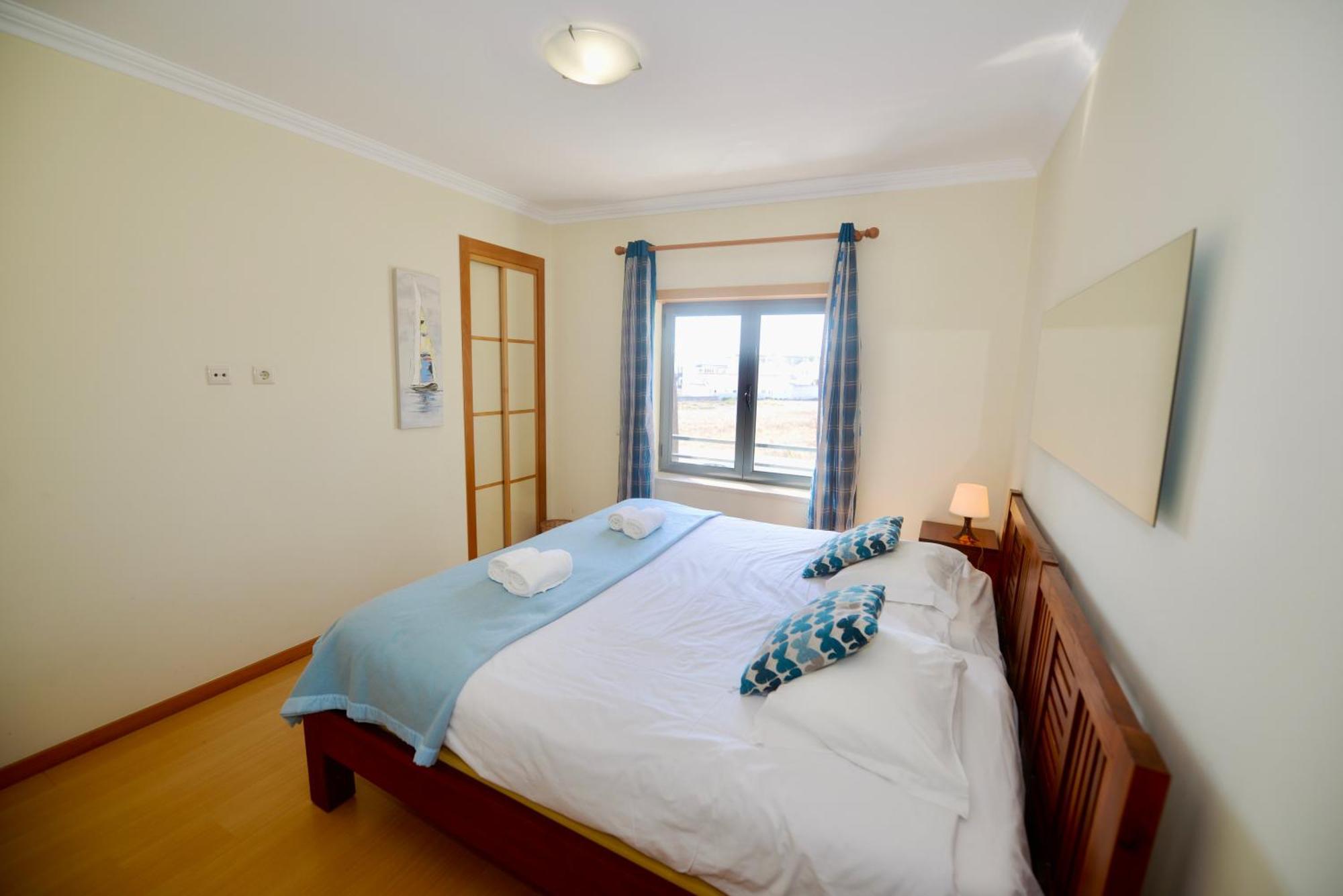 Pebble - 1 Bedroom Apartment Sleeps 5 With Pool & Tennis Court São Martinho do Porto Exterior foto