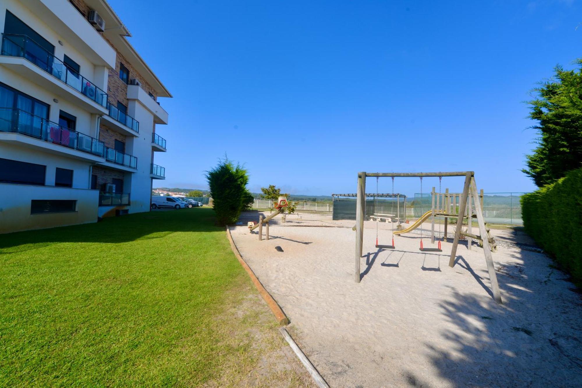 Pebble - 1 Bedroom Apartment Sleeps 5 With Pool & Tennis Court São Martinho do Porto Exterior foto
