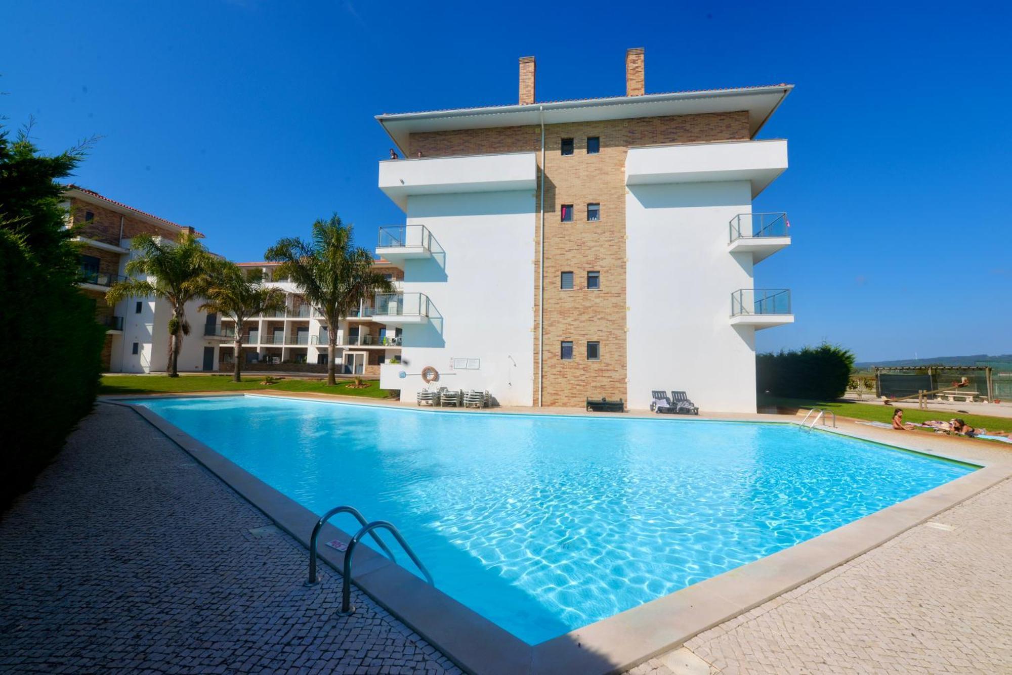 Pebble - 1 Bedroom Apartment Sleeps 5 With Pool & Tennis Court São Martinho do Porto Exterior foto
